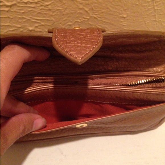 VTG Cole Haan Village Gold Open Flap Pebbled Leather Wristlet - Picture 2 of 8